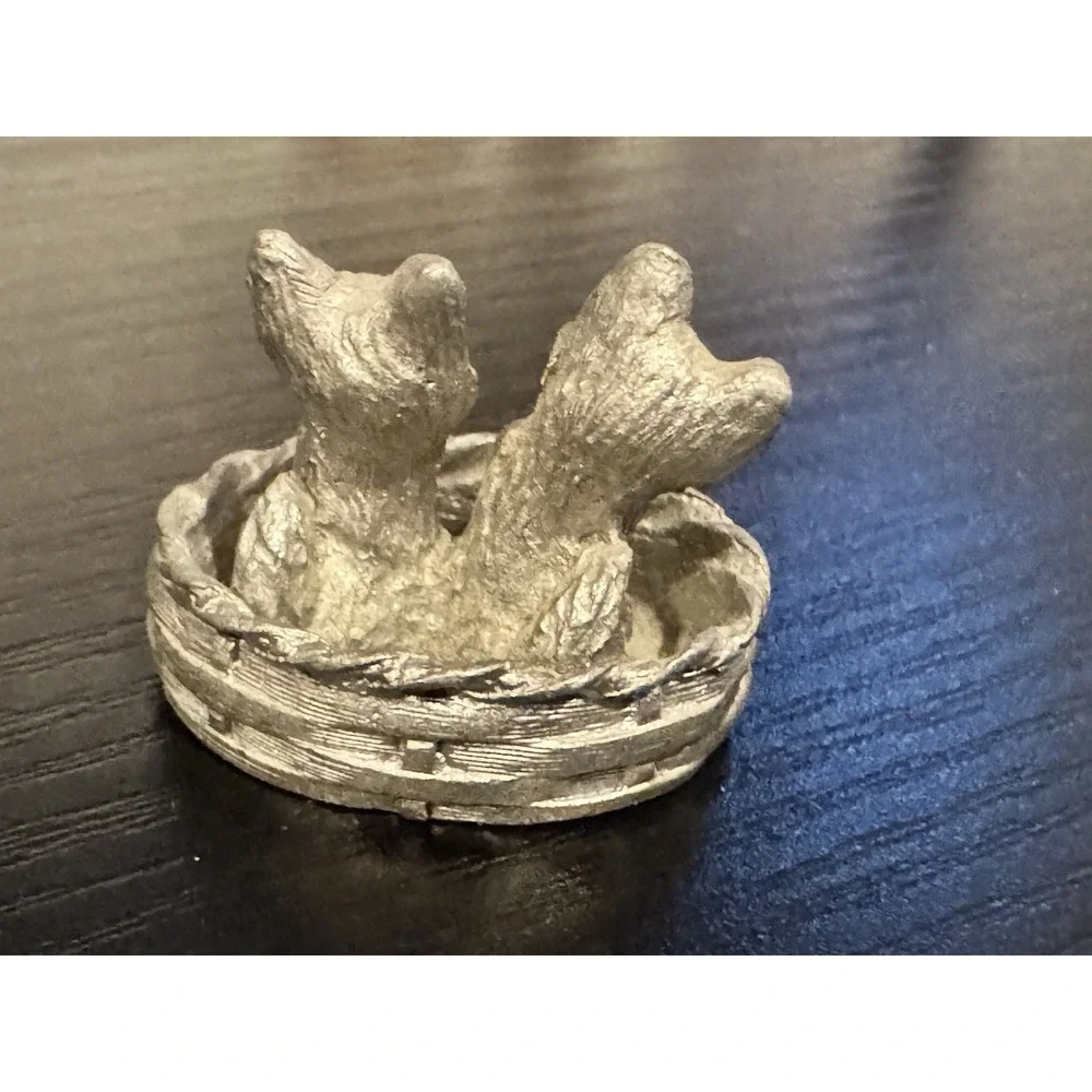 Spoontiques 1982 Pewter Kitty Kittens Cats Woven Basket Bed Mini Art Figurine